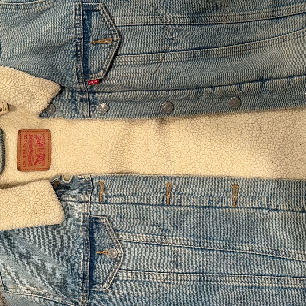 Levi's Light Wash Denim Jacket with Cream Sherpa Lining - Picture 7 of 7